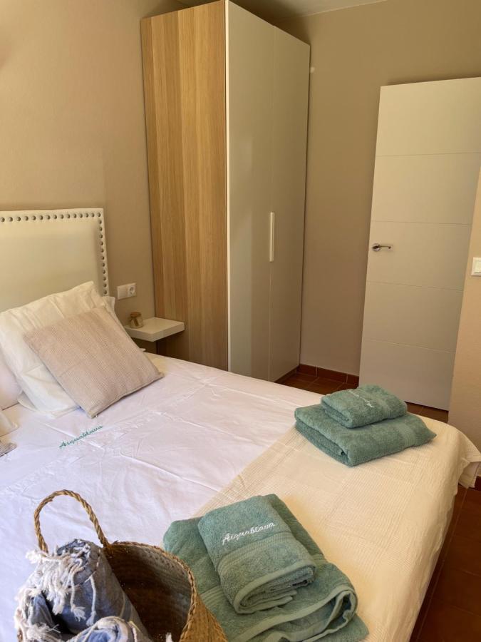 Bonito Apartamento Con Terraza, Jardin Y Piscina Cala en Bosch Kültér fotó